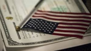 如何获得美国入籍资格？-2025 美国入籍考试练习 - 100/128题中英文对照模拟测试